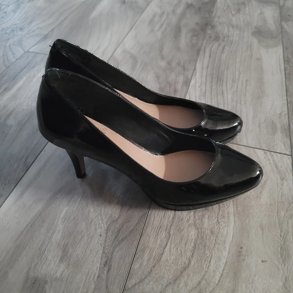 Vince Camuto Desti Patent Leather Pumps size 6.5M